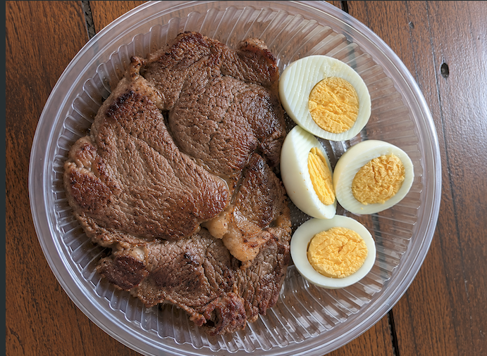 Bife de lomo con huevo duro