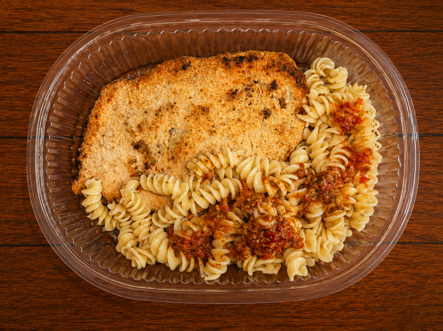 Suprema con fideos tirabuzon y salsa pomodoro